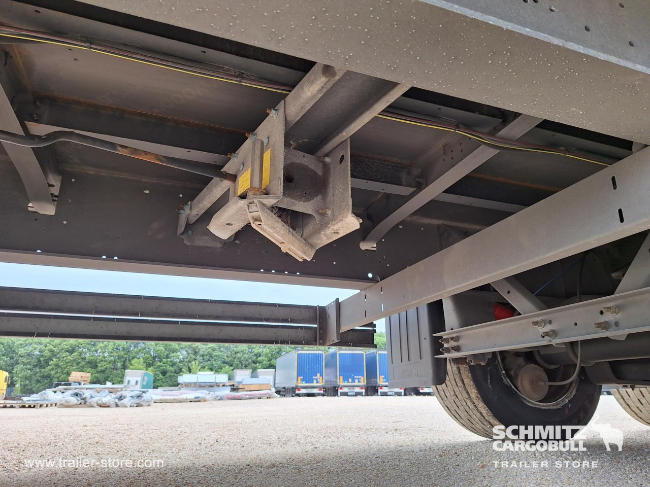 SCHMITZ Curtainsider Mega - Planenauflieger: das Bild 4 SCHMITZ Curtainsider Mega - Planenauflieger: das Bild 4