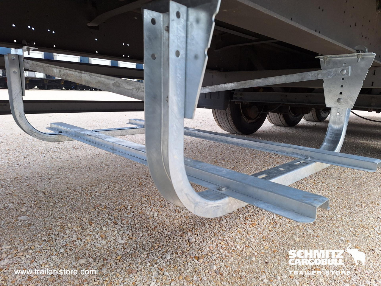SCHMITZ Curtainsider Mega - Planenauflieger: das Bild 3 SCHMITZ Curtainsider Mega - Planenauflieger: das Bild 3