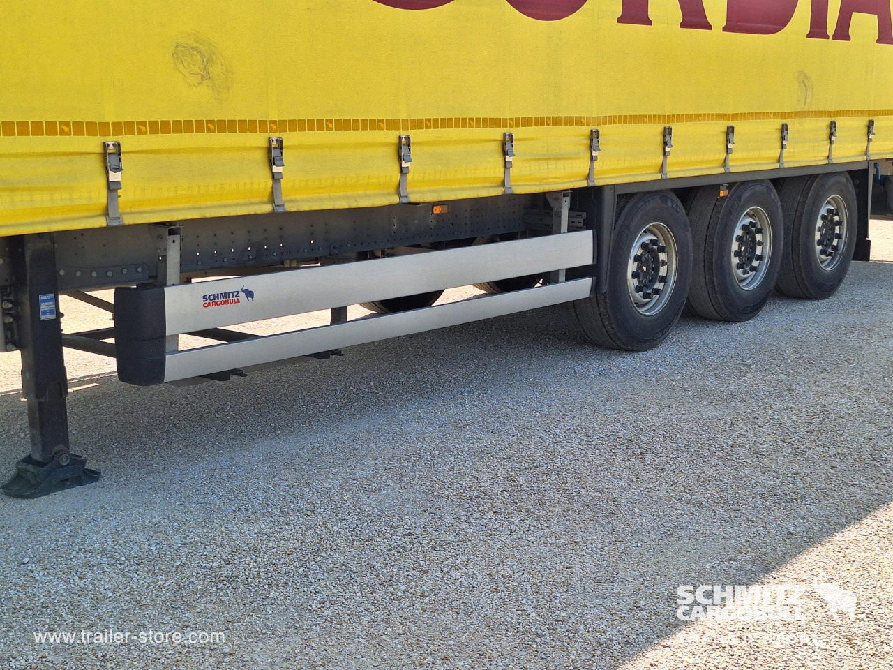 SCHMITZ Curtainsider Standard - Planenauflieger: das Bild 4 SCHMITZ Curtainsider Standard - Planenauflieger: das Bild 4