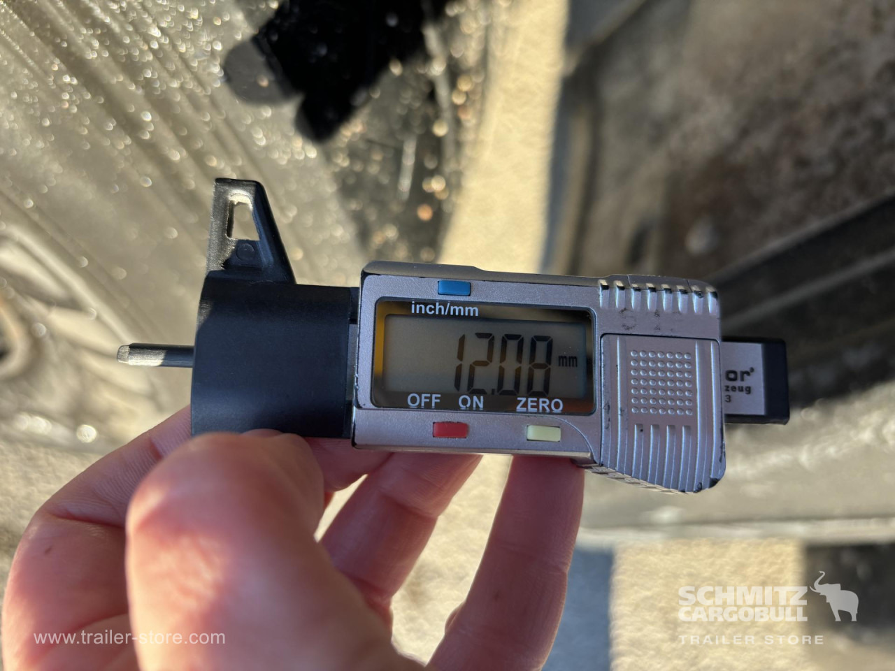 SCHMITZ Curtainsider Mega - Planenauflieger: das Bild 2 SCHMITZ Curtainsider Mega - Planenauflieger: das Bild 2