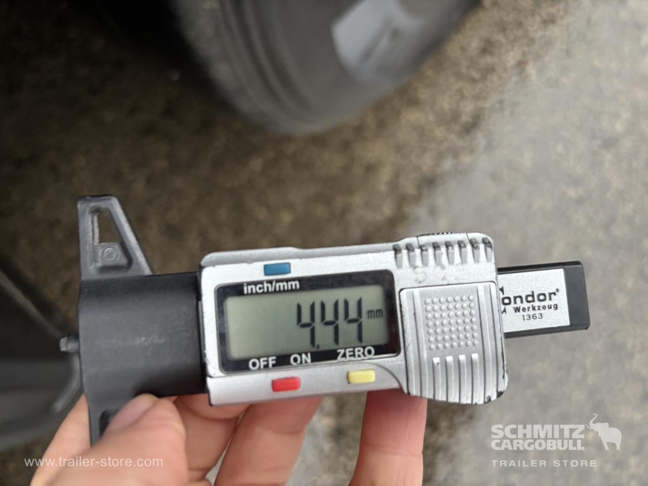 SCHMITZ Curtainsider Mega - Planenauflieger: das Bild 3 SCHMITZ Curtainsider Mega - Planenauflieger: das Bild 3