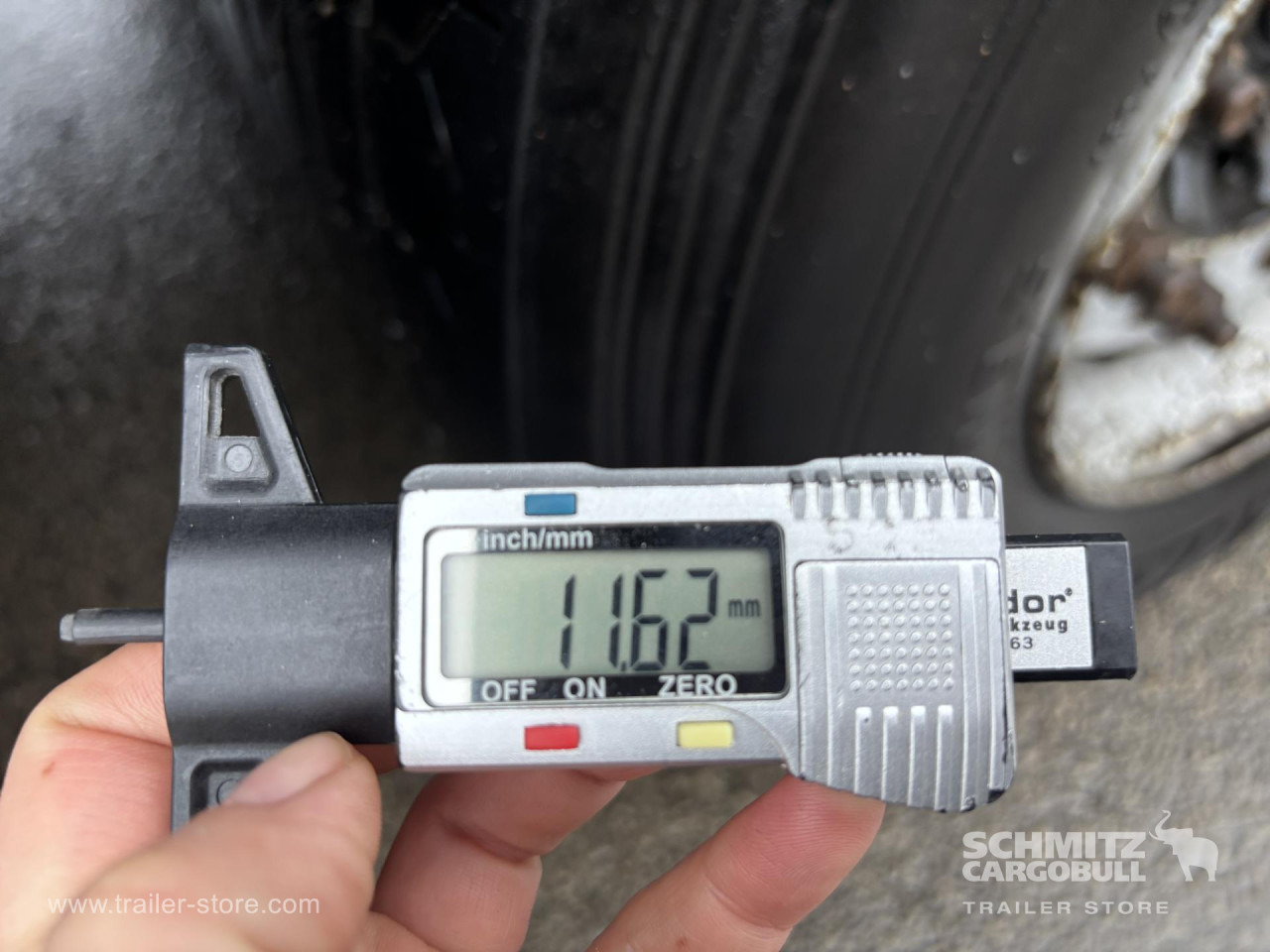 SCHMITZ Curtainsider Mega - Planenauflieger: das Bild 2 SCHMITZ Curtainsider Mega - Planenauflieger: das Bild 2