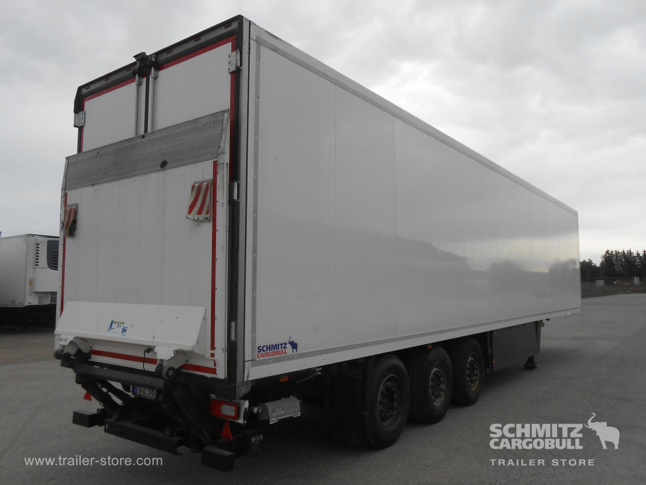 SCHMITZ Reefer Standard Taillift - Isotherm Auflieger: das Bild 1 SCHMITZ Reefer Standard Taillift - Isotherm Auflieger: das Bild 1