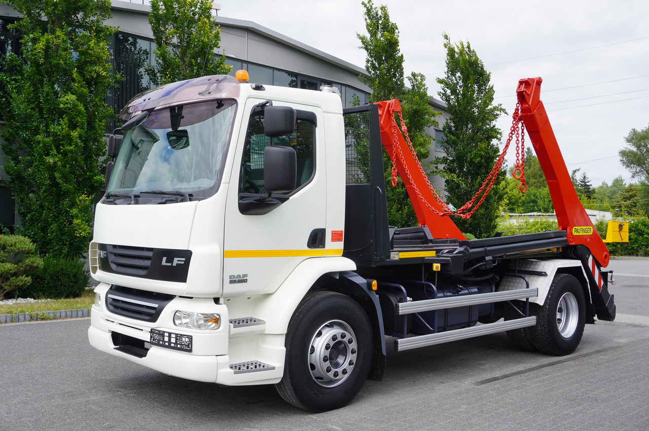 DAF LF 55.220 Skip loader GUIMA PALFINGER M14T - Absetzkipper: das Bild 1 DAF LF 55.220 Skip loader GUIMA PALFINGER M14T - Absetzkipper: das Bild 1
