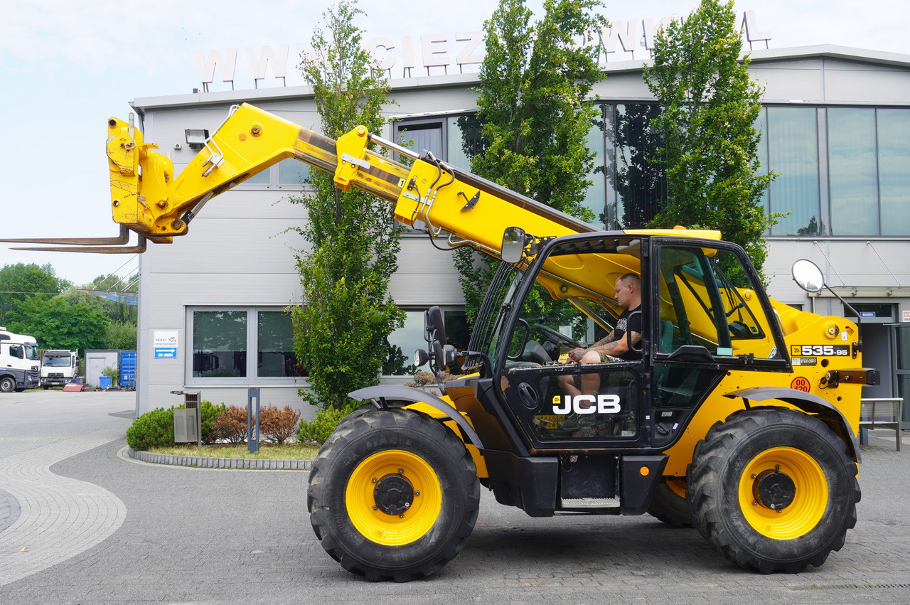 JCB 535-95 / 3.5 T / range 9.5 m / joystick / 2021 - Teleskopradlader: das Bild 2 JCB 535-95 / 3.5 T / range 9.5 m / joystick / 2021 - Teleskopradlader: das Bild 2