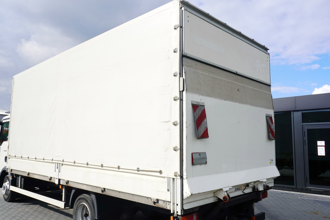 JUNGE Tarpaulin body + lift Dhollandia 1000 kg - Planenaufbau: das Bild 4 JUNGE Tarpaulin body + lift Dhollandia 1000 kg - Planenaufbau: das Bild 4