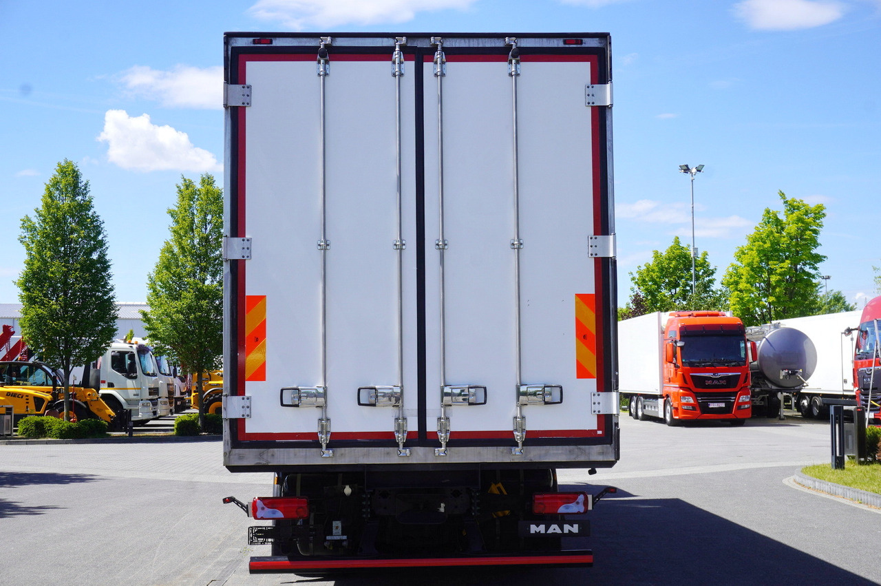 MAN GX 26.510 / 2022 / NEW Krone bitemperature refrigerated truck / Carrier Supra 850 MT / 4 units - Kühlkoffer LKW: das Bild 3 MAN GX 26.510 / 2022 / NEW Krone bitemperature refrigerated truck / Carrier Supra 850 MT / 4 units - Kühlkoffer LKW: das Bild 3