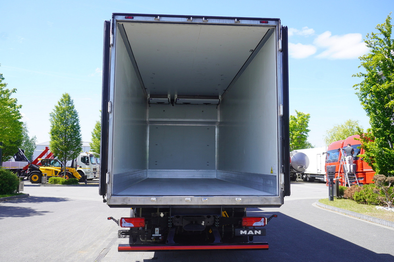 MAN GX 26.510 / 2022 / NEW Krone bitemperature refrigerated truck / Carrier Supra 850 MT / 4 units - Kühlkoffer LKW: das Bild 4 MAN GX 26.510 / 2022 / NEW Krone bitemperature refrigerated truck / Carrier Supra 850 MT / 4 units - Kühlkoffer LKW: das Bild 4