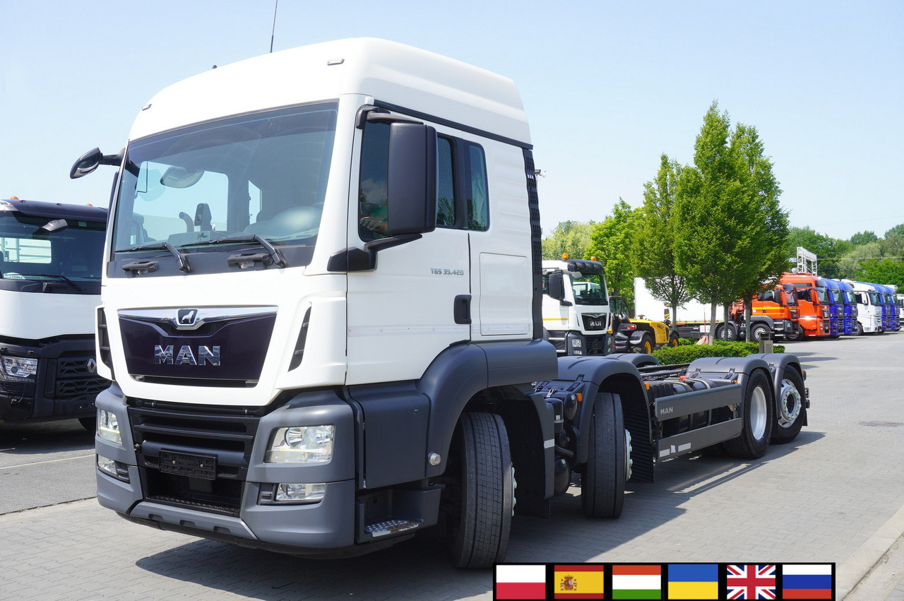 MAN TGS 35.420 8x2 / Chassis 6.4 m / 3 steered axles - Fahrgestell LKW: das Bild 1 MAN TGS 35.420 8x2 / Chassis 6.4 m / 3 steered axles - Fahrgestell LKW: das Bild 1