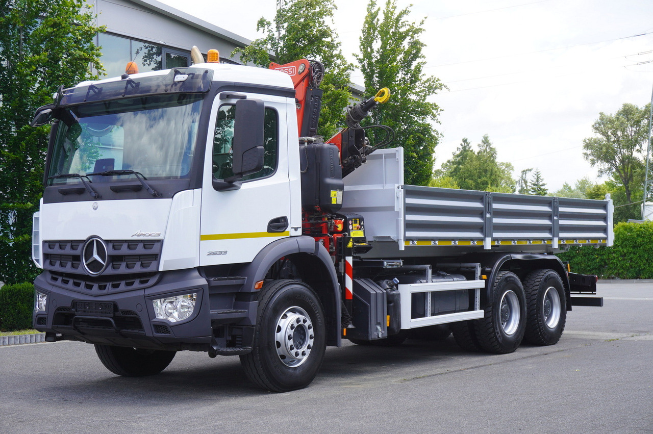 MERCEDES-BENZ AROCS 2633 6x4 / 5.5 T crane FASSI F135 / Tipper 15 EPAL - Kipper, Autokran: das Bild 2 MERCEDES-BENZ AROCS 2633 6x4 / 5.5 T crane FASSI F135 / Tipper 15 EPAL - Kipper, Autokran: das Bild 2