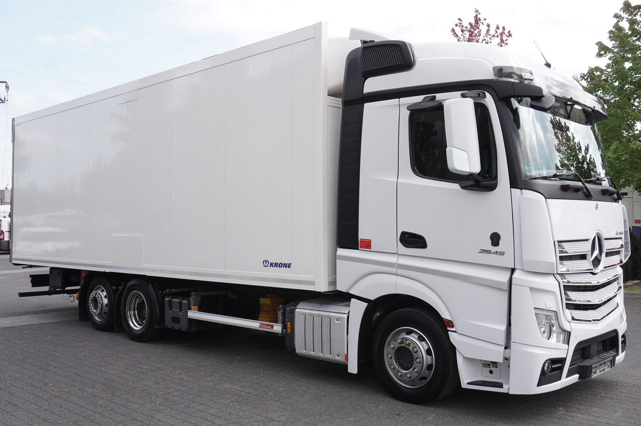 MERCEDES-BENZ Actros 2545 MP5 6×2 E6 / KRONE REFRIGERATOR 40 pallets Bitemperature Doppelstock / high 2.7m - Kühlkoffer LKW: das Bild 2 MERCEDES-BENZ Actros 2545 MP5 6×2 E6 / KRONE REFRIGERATOR 40 pallets Bitemperature Doppelstock / high 2.7m - Kühlkoffer LKW: das Bild 2