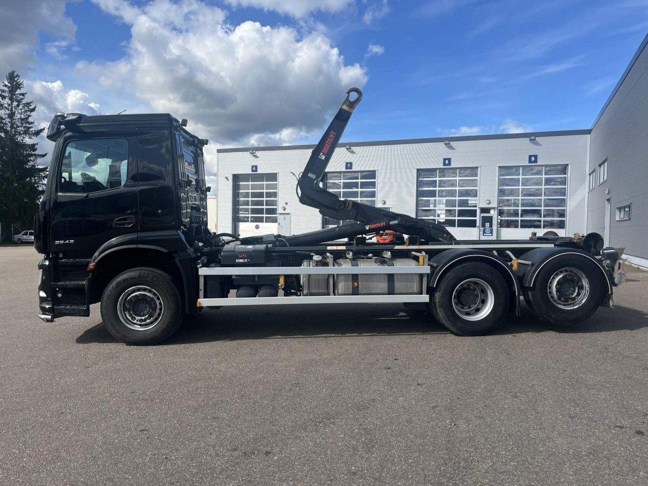 MERCEDES-BENZ Arocs 2543 6x2*4 / 21t Hooklift HIAB ULT21Z56 / 2022 - Abrollkipper: das Bild 1 MERCEDES-BENZ Arocs 2543 6x2*4 / 21t Hooklift HIAB ULT21Z56 / 2022 - Abrollkipper: das Bild 1