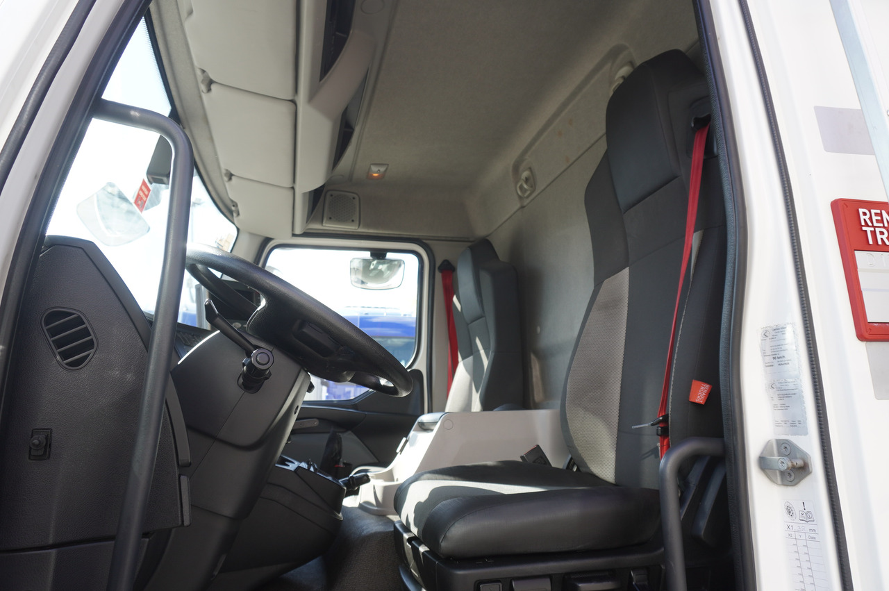 Kühlkoffer LKW RENAULT D12 / Lamberet refrigerated truck / Dhollandia tail lift 1500 kg / 130 thousand km !!: das Bild 23 Kühlkoffer LKW RENAULT D12 / Lamberet refrigerated truck / Dhollandia tail lift 1500 kg / 130 thousand km !!: das Bild 23