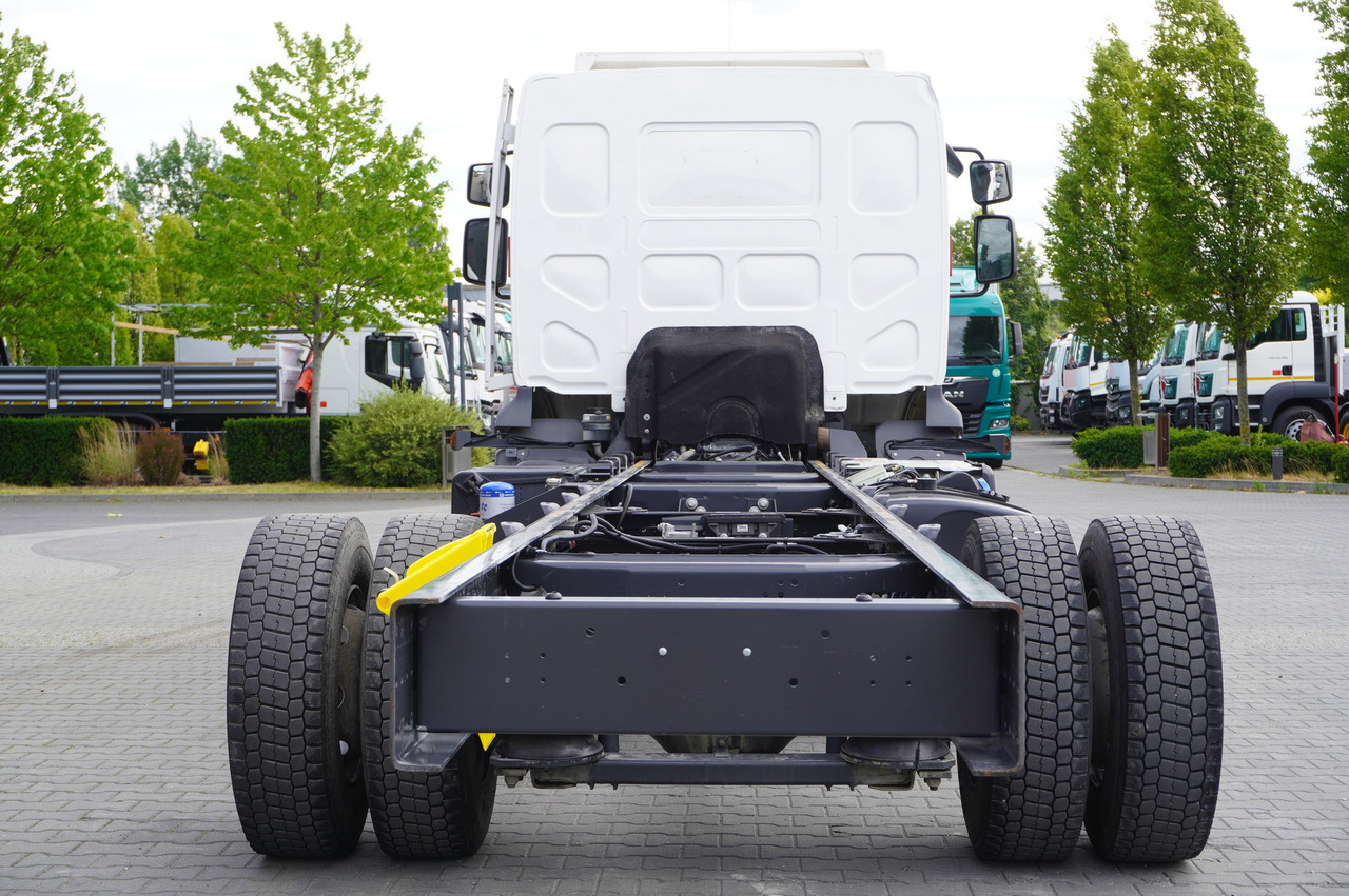 RENAULT D16 / Chassis 7.1 m / Differential lock - Fahrgestell LKW: das Bild 4 RENAULT D16 / Chassis 7.1 m / Differential lock - Fahrgestell LKW: das Bild 4