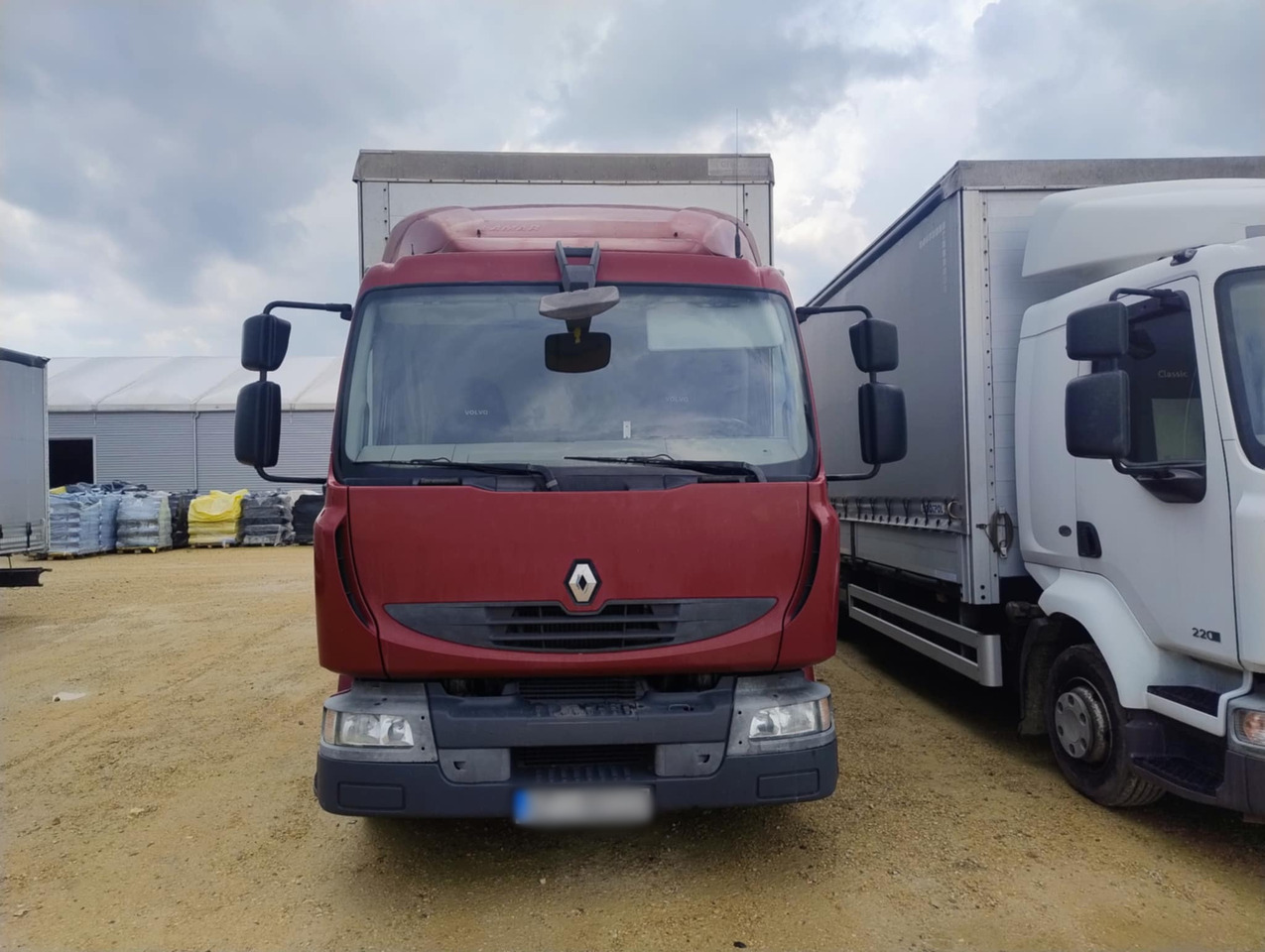 RENAULT Midlum 300 / Curtain 18 EPAL / Sleeping cab - Plane LKW: das Bild 2 RENAULT Midlum 300 / Curtain 18 EPAL / Sleeping cab - Plane LKW: das Bild 2