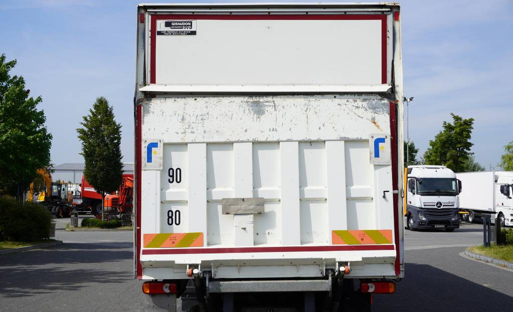 RENAULT Renault D12 E6 / Container 18 pallets / Lift - Koffer LKW: das Bild 4 RENAULT Renault D12 E6 / Container 18 pallets / Lift - Koffer LKW: das Bild 4