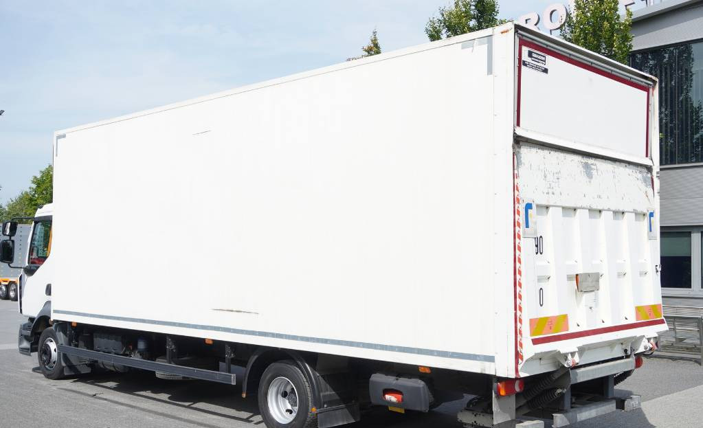 RENAULT Renault D12 E6 / Container 18 pallets / Lift - Koffer LKW: das Bild 3 RENAULT Renault D12 E6 / Container 18 pallets / Lift - Koffer LKW: das Bild 3
