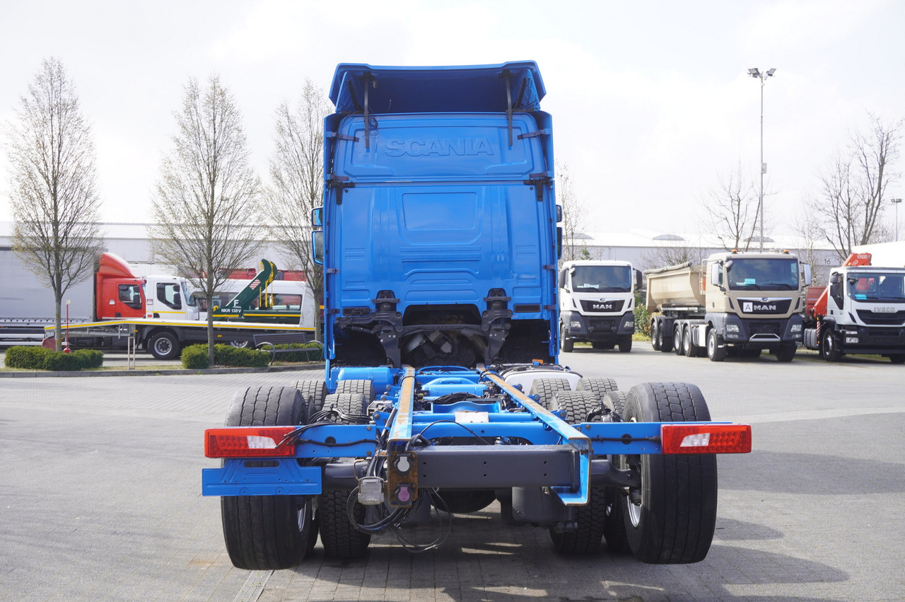 SCANIA R650 V8 / 650 HP/ frame 8.8 m / steered 4th axle - Fahrgestell LKW: das Bild 3 SCANIA R650 V8 / 650 HP/ frame 8.8 m / steered 4th axle - Fahrgestell LKW: das Bild 3