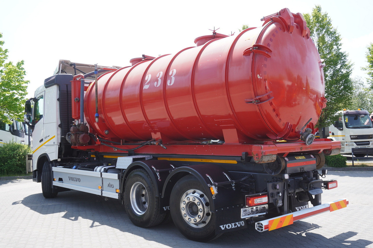 VOLVO Volvo FH 500 / Septic barrel 13000 l / Hook lift 21 t / 2022 / 3rd axle steered / 2 units - Güllefass: das Bild 5 VOLVO Volvo FH 500 / Septic barrel 13000 l / Hook lift 21 t / 2022 / 3rd axle steered / 2 units - Güllefass: das Bild 5