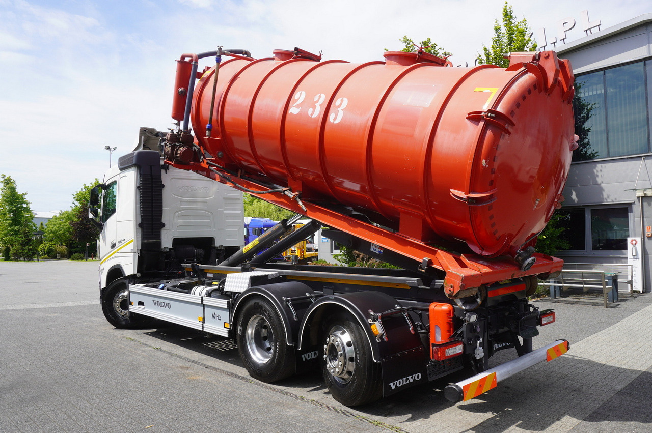 VOLVO Volvo FH 500 / Septic barrel 13000 l / Hook lift 21 t / 2022 / 3rd axle steered / 2 units - Güllefass: das Bild 5 VOLVO Volvo FH 500 / Septic barrel 13000 l / Hook lift 21 t / 2022 / 3rd axle steered / 2 units - Güllefass: das Bild 5