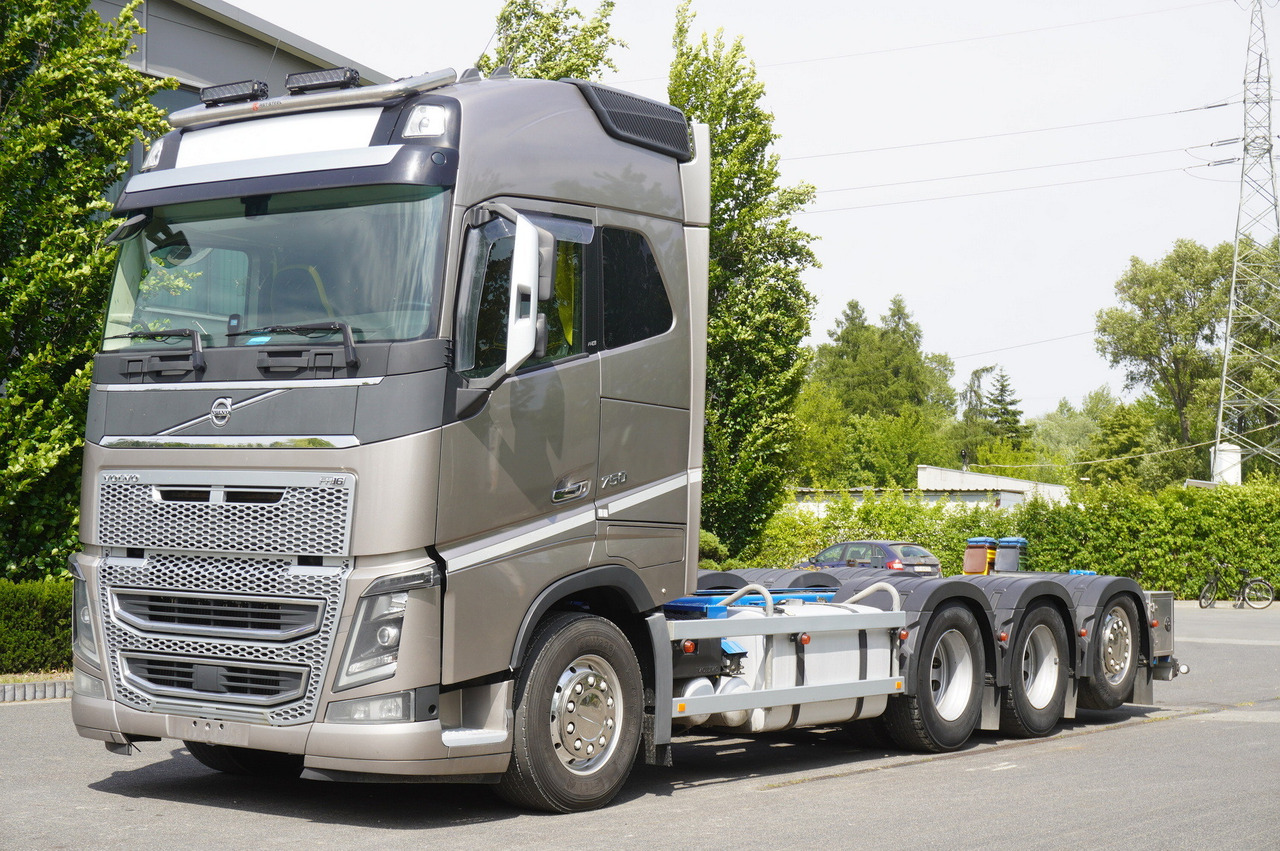 VOLVO Volvo FH16 750 8x4x4 / 750 HP! / Frame 685 cm / Steered 4th axle - Autokran: das Bild 2 VOLVO Volvo FH16 750 8x4x4 / 750 HP! / Frame 685 cm / Steered 4th axle - Autokran: das Bild 2