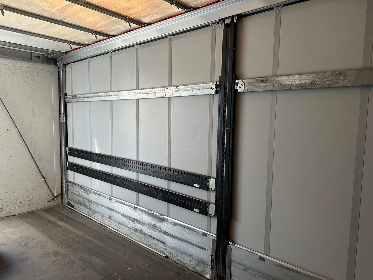 Planenaufbau VarioFRAME Bausatz curtain / 23 europallets / 2017: das Bild 8