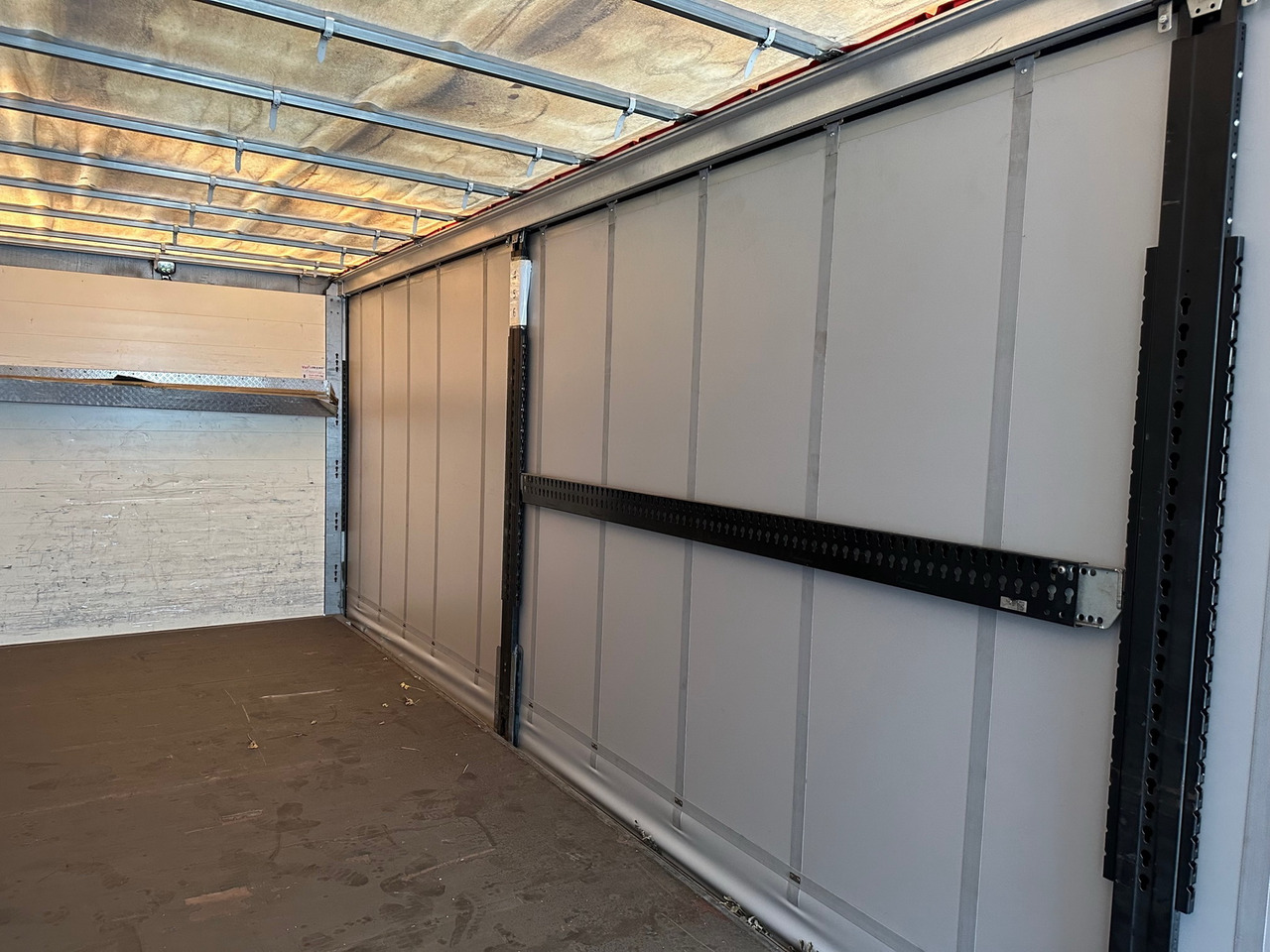 Planenaufbau VarioFRAME Bausatz curtain / 23 europallets / 2017: das Bild 7