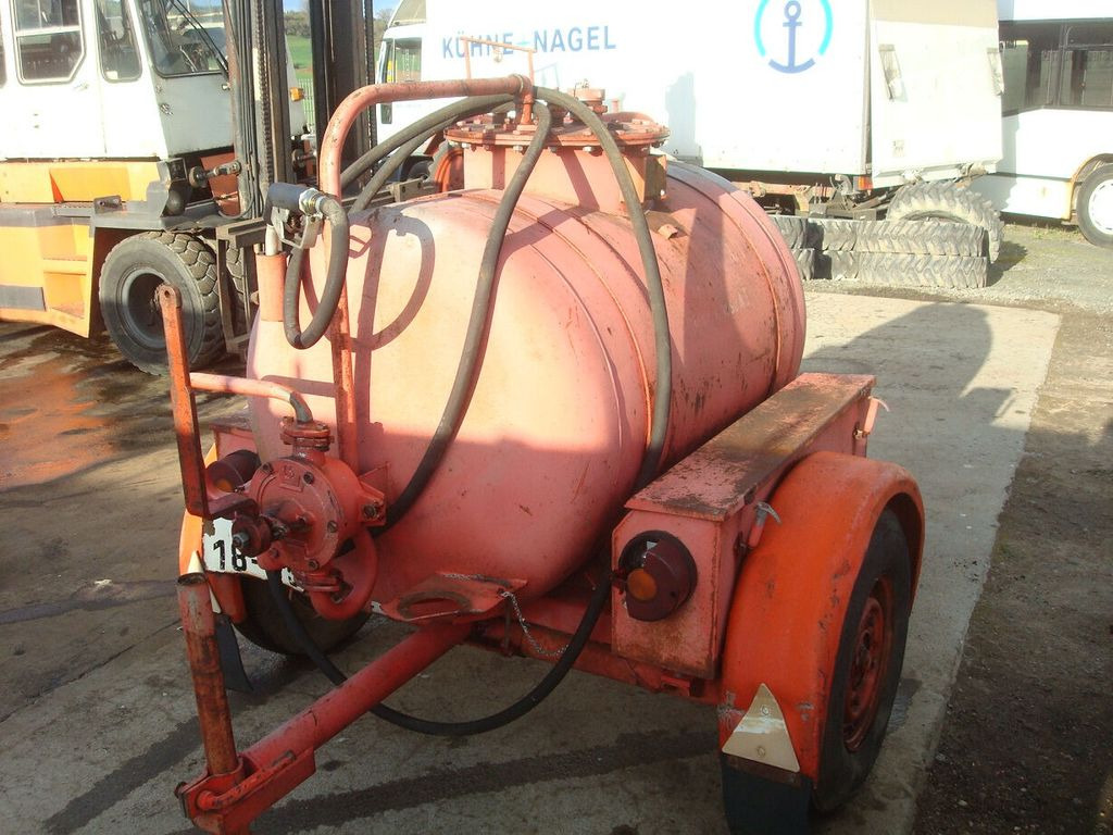 Tank - Tankanhänger: das Bild 2 Tank - Tankanhänger: das Bild 2