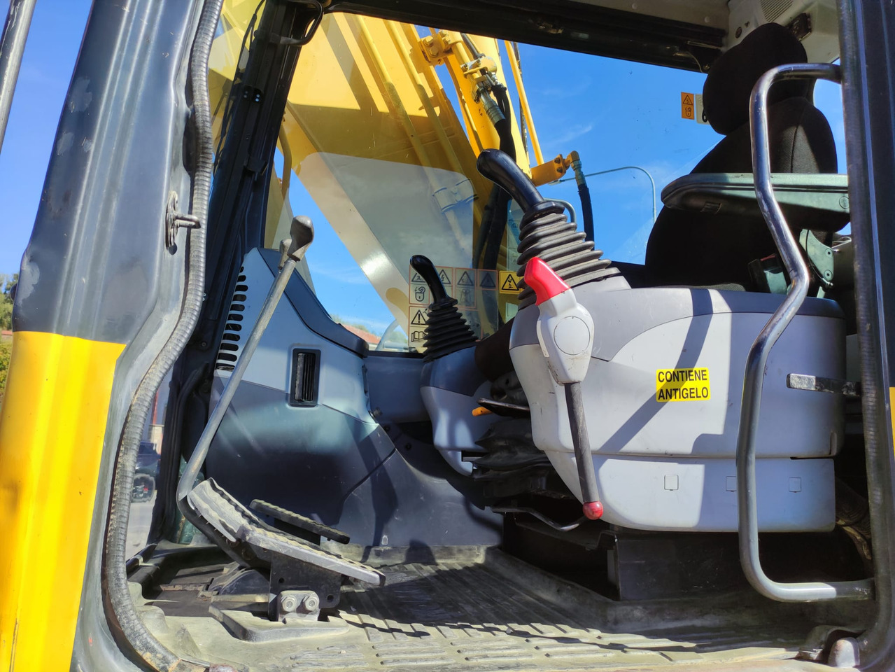 KOMATSU PC160LC-7 - Kettenbagger: das Bild 5 KOMATSU PC160LC-7 - Kettenbagger: das Bild 5