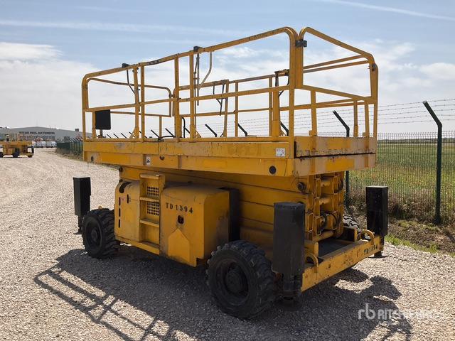 2004 Haulotte H15SX 4x4 Diesel Scissor Lift - Scherenbühne: das Bild 4 2004 Haulotte H15SX 4x4 Diesel Scissor Lift - Scherenbühne: das Bild 4