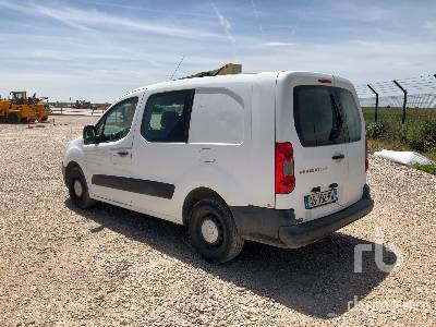 PEUGEOT PARTNER 4x2 - Koffer LKW: das Bild 2 PEUGEOT PARTNER 4x2 - Koffer LKW: das Bild 2