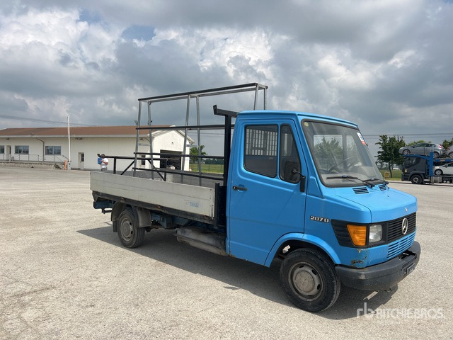 1980 Mercedes-Benz 207D Flatbed Truck - Pritsche LKW: das Bild 3 1980 Mercedes-Benz 207D Flatbed Truck - Pritsche LKW: das Bild 3