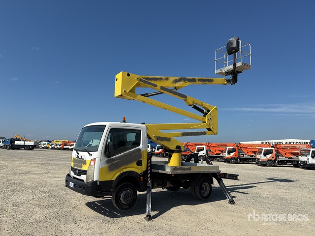 2011 Nissan Cabstar 2011 Socage DA320 20 m on Bucket Truck - LKW mit Arbeitsbühne: das Bild 2 2011 Nissan Cabstar 2011 Socage DA320 20 m on Bucket Truck - LKW mit Arbeitsbühne: das Bild 2