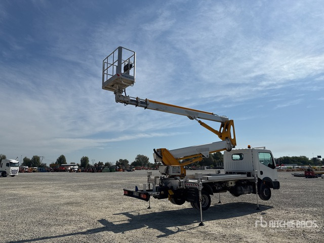 2011 Nissan Cabstar 35 - 11 2011 Multitel Pagliero MX250EX ... Bucket Truck - LKW mit Arbeitsbühne: das Bild 4 2011 Nissan Cabstar 35 - 11 2011 Multitel Pagliero MX250EX ... Bucket Truck - LKW mit Arbeitsbühne: das Bild 4
