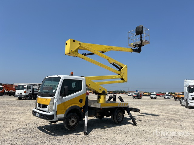 2011 Renault Maxity 2011 Socage DA320 20 m on Bucket Truck - LKW mit Arbeitsbühne: das Bild 2 2011 Renault Maxity 2011 Socage DA320 20 m on Bucket Truck - LKW mit Arbeitsbühne: das Bild 2