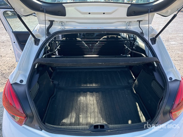 2018 Peugeot 208 BERLINA VAN ACTIVE BLUEHDI Van Truck - Koffer LKW: das Bild 4 2018 Peugeot 208 BERLINA VAN ACTIVE BLUEHDI Van Truck - Koffer LKW: das Bild 4