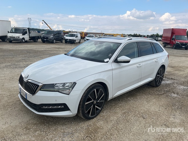 2020 Skoda Superb Wagon 2.0 TDI EVO 150CV EXECUTIVE Automobile - PKW: das Bild 2 2020 Skoda Superb Wagon 2.0 TDI EVO 150CV EXECUTIVE Automobile - PKW: das Bild 2