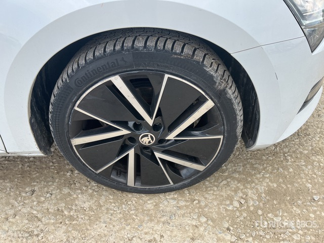 2020 Skoda Superb Wagon 2.0 TDI EVO 150CV EXECUTIVE Automobile - PKW: das Bild 5 2020 Skoda Superb Wagon 2.0 TDI EVO 150CV EXECUTIVE Automobile - PKW: das Bild 5