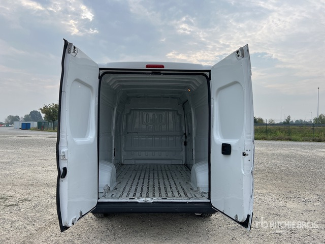 2021 Peugeot Boxer 333 L3H2 2.2 BLUEHDI 140CV S&S Van Truck - Kastenwagen: das Bild 4 2021 Peugeot Boxer 333 L3H2 2.2 BLUEHDI 140CV S&S Van Truck - Kastenwagen: das Bild 4