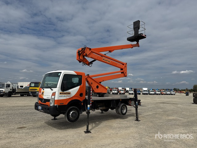 Nissan Cabstar 35.12 Piattaforma autocarrata - LKW mit Arbeitsbühne: das Bild 1 Nissan Cabstar 35.12 Piattaforma autocarrata - LKW mit Arbeitsbühne: das Bild 1
