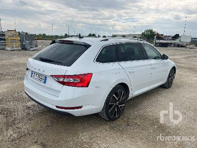 SKODA SUPERB WAGON 2.0 TDI EVO 150CV EXECUTIVE - PKW: das Bild 3 SKODA SUPERB WAGON 2.0 TDI EVO 150CV EXECUTIVE - PKW: das Bild 3