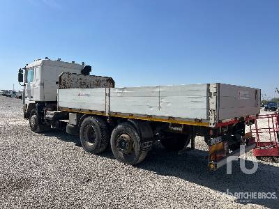 VOLVO F12 6x2 (Inoperable) - Pritsche LKW: das Bild 3 VOLVO F12 6x2 (Inoperable) - Pritsche LKW: das Bild 3