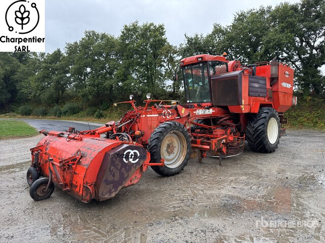 1998 Matrot M41H Self-Propelled 6 Row Machine A ... Sugar Beet Harvester - Rübenvollernter: das Bild 2 1998 Matrot M41H Self-Propelled 6 Row Machine A ... Sugar Beet Harvester - Rübenvollernter: das Bild 2