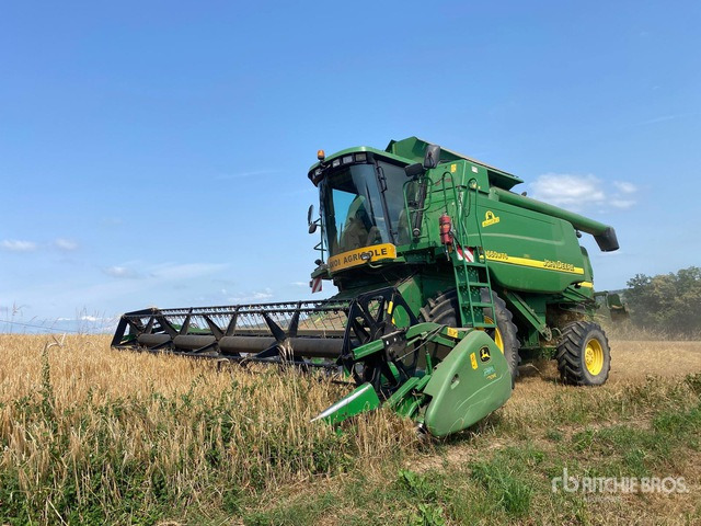 2004 John Deere 9660 WTS Hillmaster II with header and header trailer ... Combine Harvester - Mähdrescher: das Bild 2 2004 John Deere 9660 WTS Hillmaster II with header and header trailer ... Combine Harvester - Mähdrescher: das Bild 2
