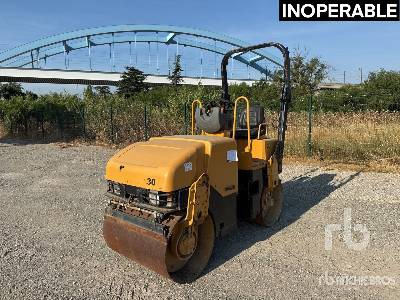 CAT CB214E Compacteur Vibrant Tandem (Inop ... - Straßenwalze: das Bild 1 CAT CB214E Compacteur Vibrant Tandem (Inop ... - Straßenwalze: das Bild 1