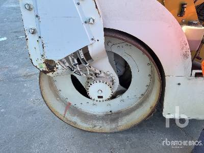 Straßenwalze CAT CB434D Compacteur Vibrant Tandem: das Bild 25