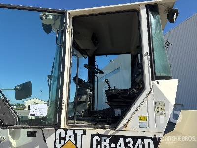 Straßenwalze CAT CB434D Compacteur Vibrant Tandem: das Bild 8