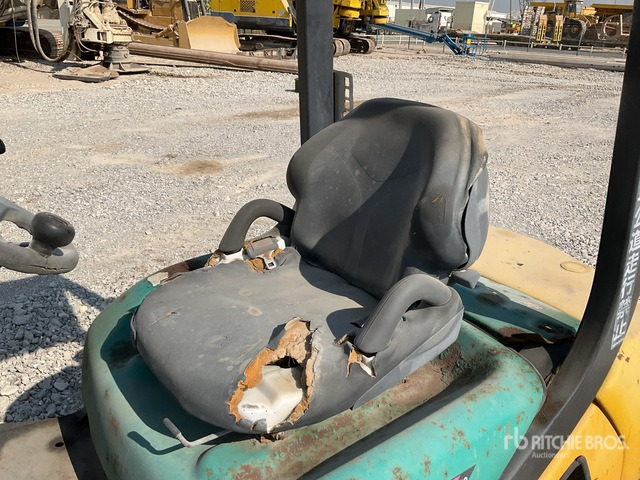 2007 Komatsu FD25T-16 2.5 ton (Inoperable) Forklift - Dieselstapler: das Bild 5 2007 Komatsu FD25T-16 2.5 ton (Inoperable) Forklift - Dieselstapler: das Bild 5