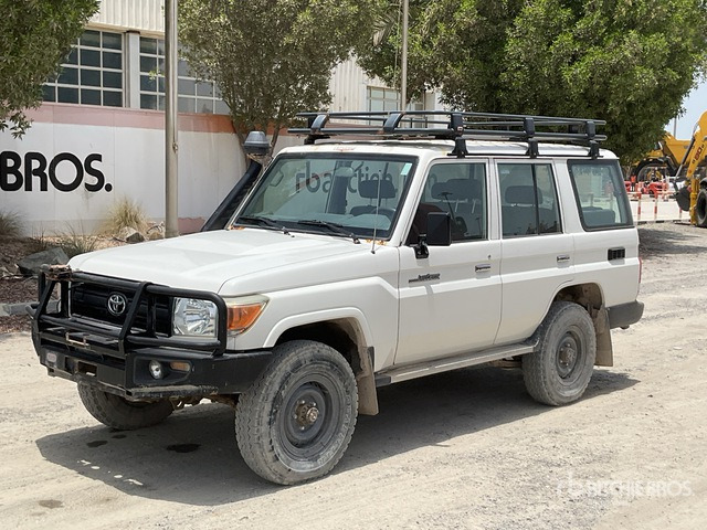 2018 Toyota Land Cruiser 76L 4x4 SUV - SUV/ Geländewagen: das Bild 2 2018 Toyota Land Cruiser 76L 4x4 SUV - SUV/ Geländewagen: das Bild 2