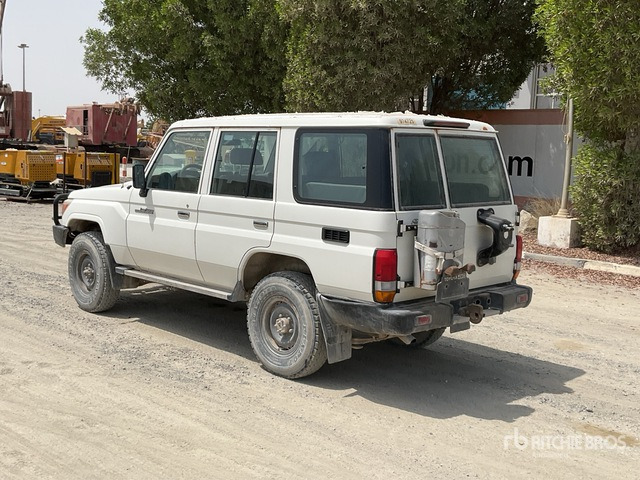 2019 Toyota Land Cruiser 76L 4x4 SUV - SUV/ Geländewagen: das Bild 3 2019 Toyota Land Cruiser 76L 4x4 SUV - SUV/ Geländewagen: das Bild 3